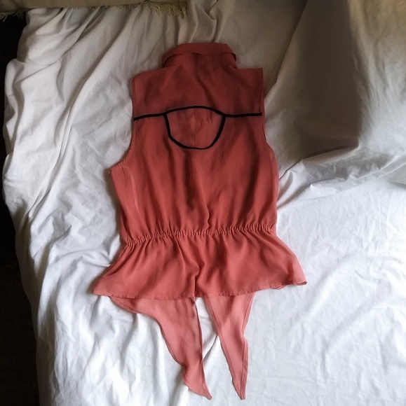 Edge Blouse - Picture 2 of 2